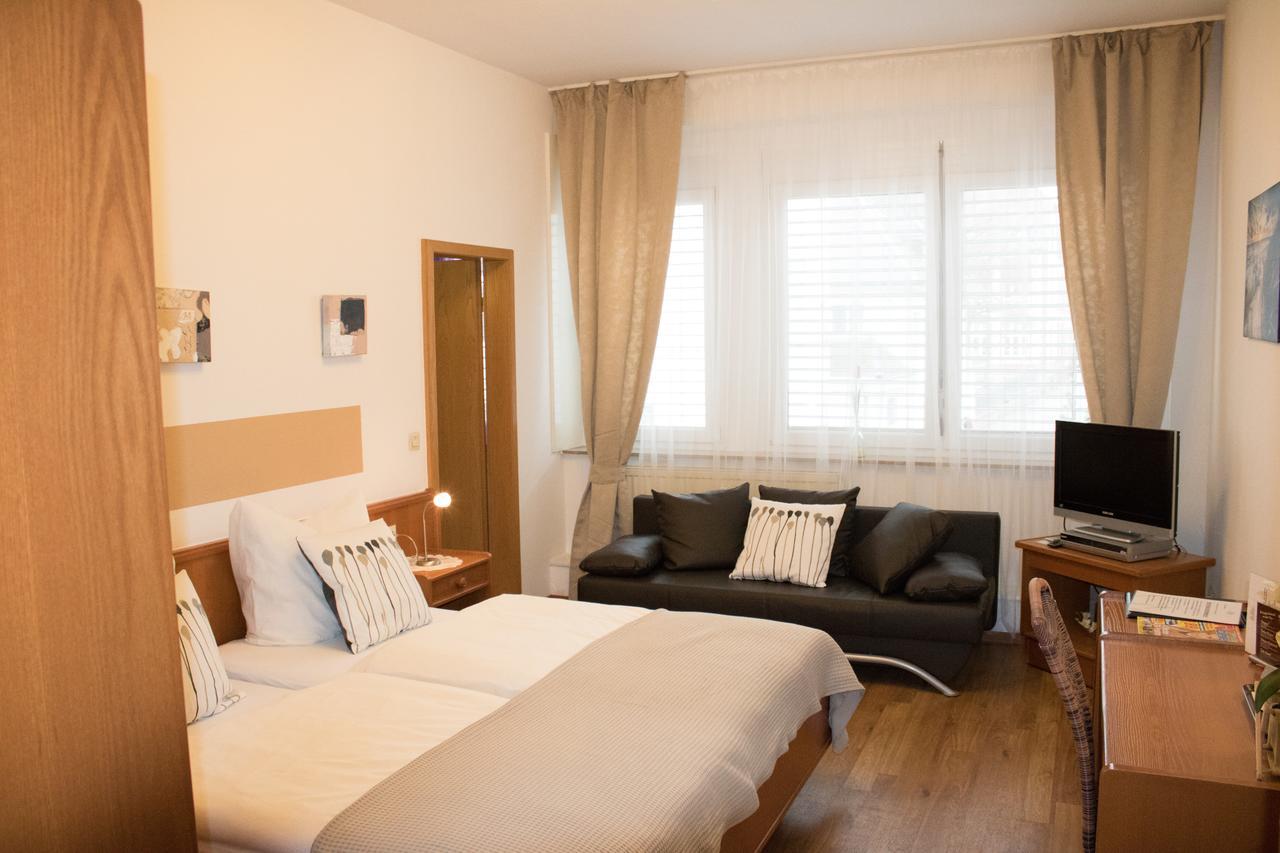 Stadthotel Russelsheim Esterno foto